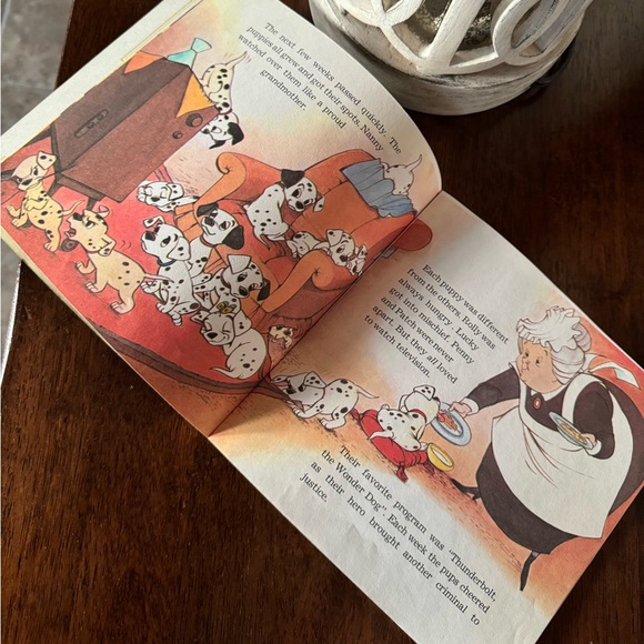 1982 Vintage Disneyland Walt Disney’s Story of 101 Dalmatians Book & Record - Picture 2 of 5